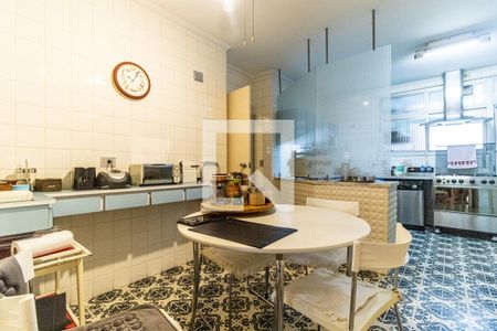 Apartamento para alugar com 220m², 4 quartos e 2 vagasCopa