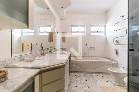 Apartamento para alugar com 220m², 4 quartos e 2 vagasBanheiro 1