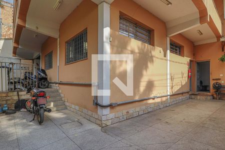 Casa à venda com 1080m², 5 quartos e 6 vagas Casa à venda com 1080m², 5 quartos e 6 vagasGaragem