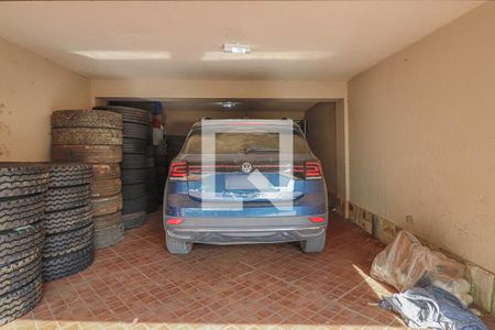 Casa à venda com 1080m², 5 quartos e 6 vagas Casa à venda com 1080m², 5 quartos e 6 vagasGaragem