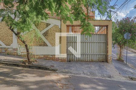 Casa à venda com 1080m², 5 quartos e 6 vagasFachada