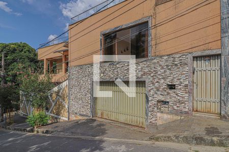 Casa à venda com 1080m², 5 quartos e 6 vagasFachada