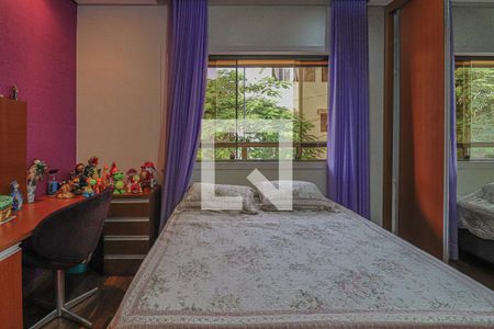 Casa à venda com 1080m², 5 quartos e 6 vagasQuarto 3