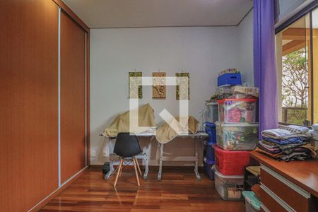 Casa à venda com 1080m², 5 quartos e 6 vagasQuarto 2