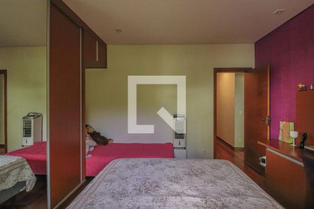 Casa à venda com 1080m², 5 quartos e 6 vagasQuarto 3