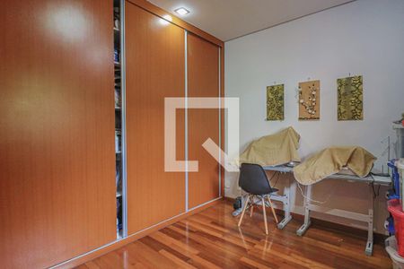 Casa à venda com 1080m², 5 quartos e 6 vagasQuarto 2