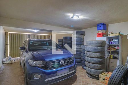 Casa à venda com 1080m², 5 quartos e 6 vagas Casa à venda com 1080m², 5 quartos e 6 vagasGaragem