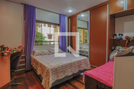 Casa à venda com 1080m², 5 quartos e 6 vagasQuarto 3