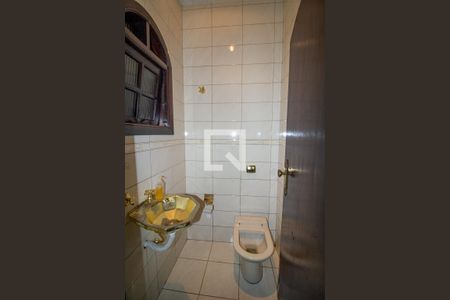 Casa para alugar com 360m², 5 quartos e 6 vagasBanheiro 3