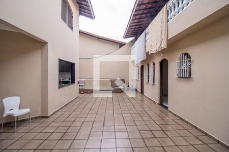 Casa para alugar com 360m², 5 quartos e 6 vagasQuintal
