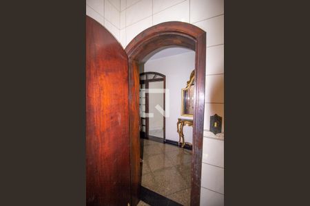 Casa para alugar com 360m², 5 quartos e 6 vagasBanheiro 3