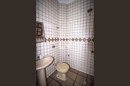 Casa para alugar com 360m², 5 quartos e 6 vagasBanheiro de Serviço