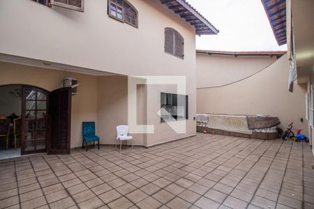 Casa para alugar com 360m², 5 quartos e 6 vagasQuintal