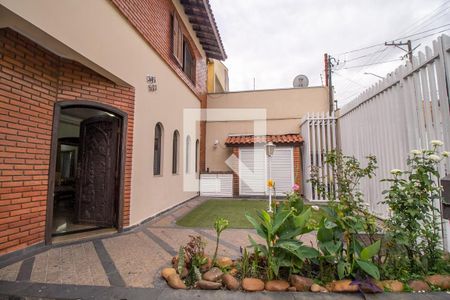 Casa para alugar com 360m², 5 quartos e 6 vagasEntrada