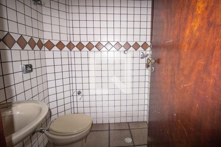 Casa para alugar com 360m², 5 quartos e 6 vagasBanheiro de Serviço