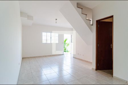 Sala de casa de condomínio à venda com 2 quartos, 75m² em Conjunto Residencial Jardim Canaa, São Paulo