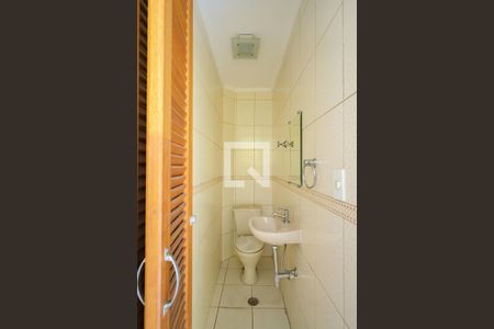 Casa à venda com 250m², 4 quartos e 2 vagas Casa à venda com 250m², 4 quartos e 2 vagasBanheiro de serviço