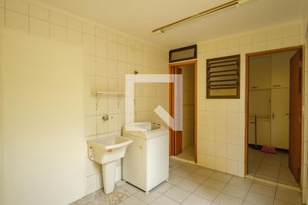 Casa à venda com 250m², 4 quartos e 2 vagas Casa à venda com 250m², 4 quartos e 2 vagasLavanderia