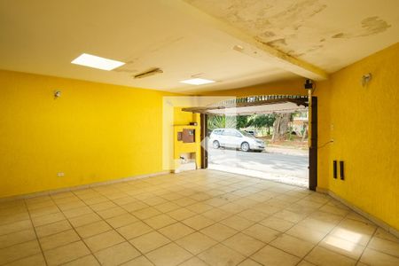 Casa à venda com 250m², 4 quartos e 2 vagas Casa à venda com 250m², 4 quartos e 2 vagasGaragem