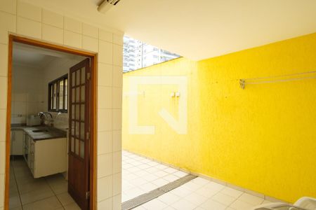 Casa à venda com 250m², 4 quartos e 2 vagas Casa à venda com 250m², 4 quartos e 2 vagasLavanderia