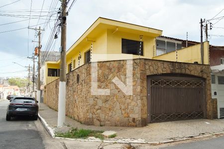 Casa à venda com 250m², 4 quartos e 2 vagas Casa à venda com 250m², 4 quartos e 2 vagasFachada