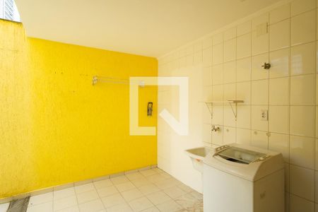 Casa à venda com 250m², 4 quartos e 2 vagas Casa à venda com 250m², 4 quartos e 2 vagasLavanderia