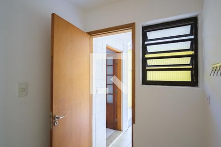 Casa à venda com 250m², 4 quartos e 2 vagas Casa à venda com 250m², 4 quartos e 2 vagasQuarto de serviço