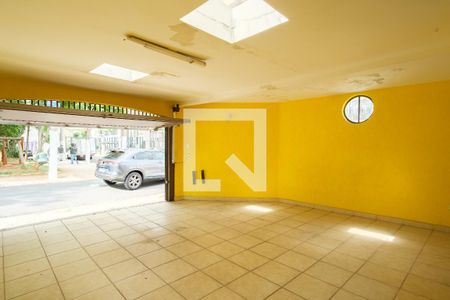 Casa à venda com 250m², 4 quartos e 2 vagas Casa à venda com 250m², 4 quartos e 2 vagasGaragem