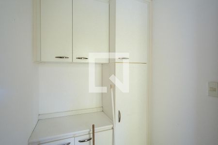 Casa à venda com 250m², 4 quartos e 2 vagas Casa à venda com 250m², 4 quartos e 2 vagasQuarto de serviço