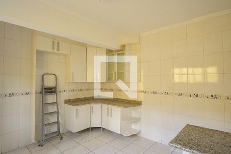 Casa à venda com 250m², 4 quartos e 2 vagas Casa à venda com 250m², 4 quartos e 2 vagasCozinha