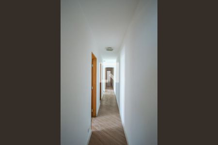 Corredor entre os quartos de casa para alugar com 4 quartos, 250m² em Tatuapé, São Paulo