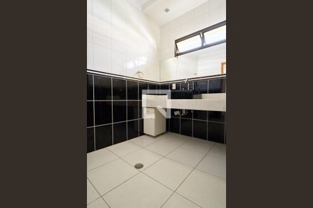 Casa à venda com 250m², 4 quartos e 2 vagas Casa à venda com 250m², 4 quartos e 2 vagasBanheiro Social