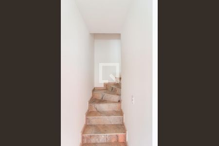 Escadas de casa de condomínio à venda com 2 quartos, 75m² em Conjunto Residencial Jardim Canaã, São Paulo