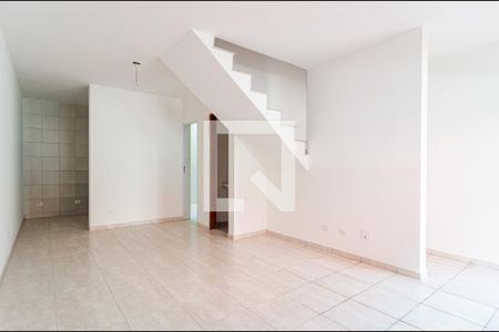 Casa de condomínio à venda com 75m², 2 quartos e 2 vagasSala