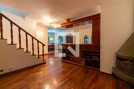 Casa para alugar com 220m², 5 quartos e 2 vagas Casa para alugar com 220m², 5 quartos e 2 vagasSala