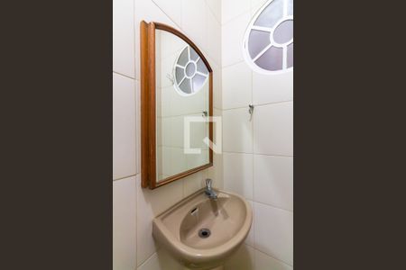 Casa para alugar com 220m², 5 quartos e 2 vagas Casa para alugar com 220m², 5 quartos e 2 vagasBanheiro de Serviço