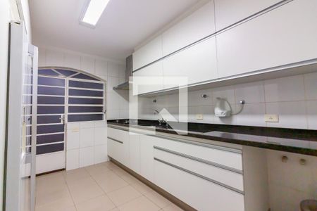 Casa para alugar com 220m², 5 quartos e 2 vagas Casa para alugar com 220m², 5 quartos e 2 vagasCozinha