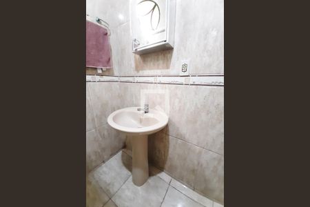 Casa de condomínio à venda com 260m², 4 quartos e 8 vagas Casa de condomínio à venda com 260m², 4 quartos e 8 vagasBanheiro 2