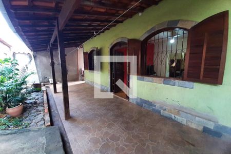 Casa de condomínio à venda com 260m², 4 quartos e 8 vagas Casa de condomínio à venda com 260m², 4 quartos e 8 vagasFachada