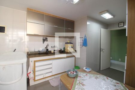 Apartamento à venda com 200m², 3 quartos e 2 vagasCozinha
