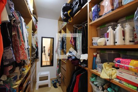 Apartamento à venda com 200m², 3 quartos e 2 vagasCloset - Suíte 1