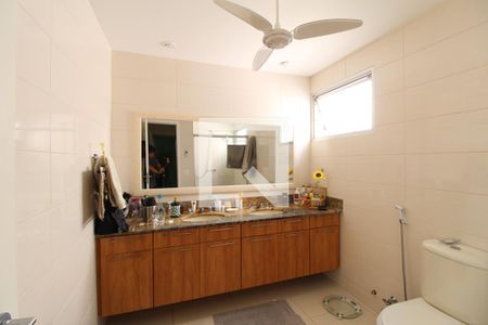 Apartamento à venda com 200m², 3 quartos e 2 vagasBanheiro - Suíte 1