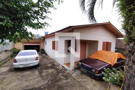 Casa à venda com 160m², 3 quartos e 4 vagas Casa à venda com 160m², 3 quartos e 4 vagasFachada