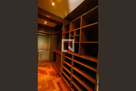 Apartamento para alugar com 290m², 4 quartos e sem vaga Apartamento para alugar com 290m², 4 quartos e sem vagaCloset da suíte 4