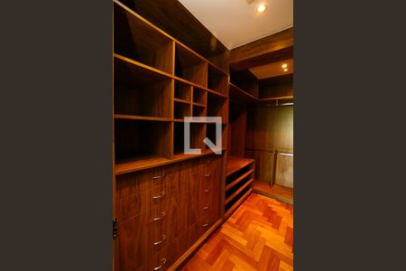 Apartamento para alugar com 290m², 4 quartos e sem vaga Apartamento para alugar com 290m², 4 quartos e sem vagaCloset da suíte 4