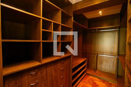 Apartamento para alugar com 290m², 4 quartos e sem vaga Apartamento para alugar com 290m², 4 quartos e sem vagaCloset da suíte 4