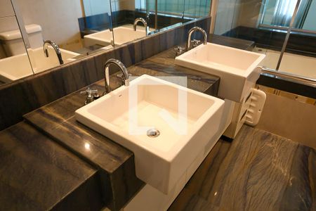 Apartamento para alugar com 290m², 4 quartos e sem vaga Apartamento para alugar com 290m², 4 quartos e sem vagaBanheiro da Suíte 4