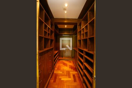 Apartamento para alugar com 290m², 4 quartos e sem vaga Apartamento para alugar com 290m², 4 quartos e sem vagaCloset da suíte 4