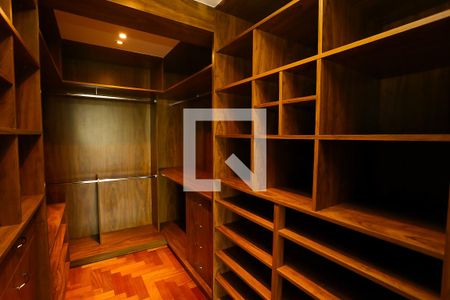 Apartamento para alugar com 290m², 4 quartos e sem vaga Apartamento para alugar com 290m², 4 quartos e sem vagaCloset da suíte 4