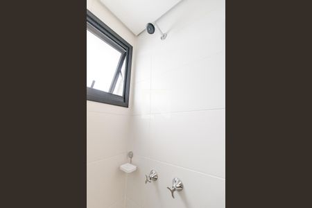 Banheiro Social de kitnet/studio para alugar com 1 quarto, 30m² em Centro, Curitiba